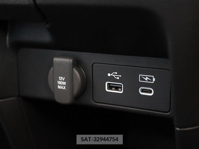 Honda e 2023-10 372029-15