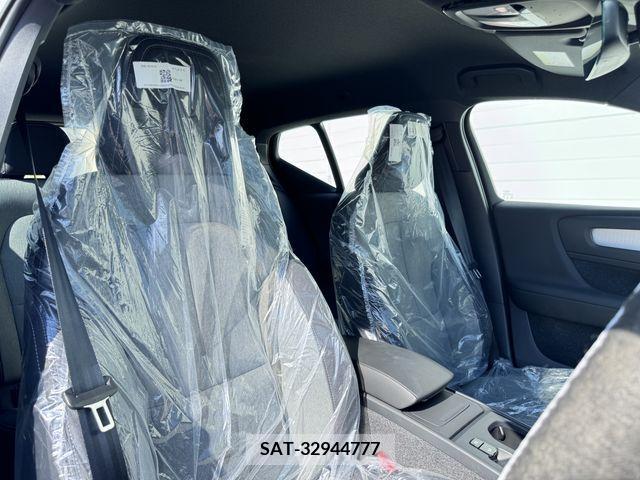 Volvo XC40 2024-04 370261-24