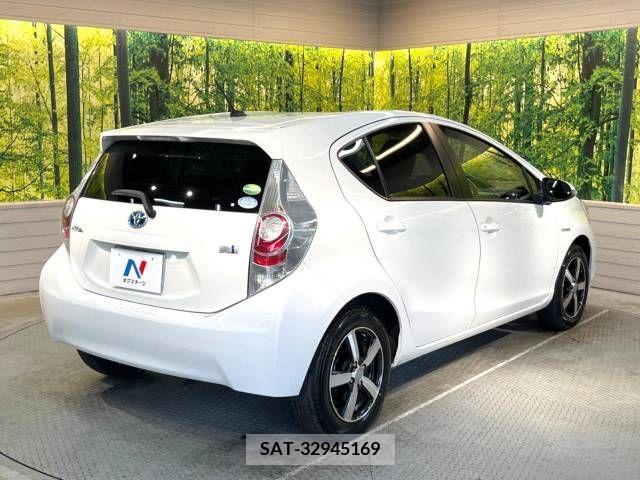 Toyota AQUA 2012-07 356184-17