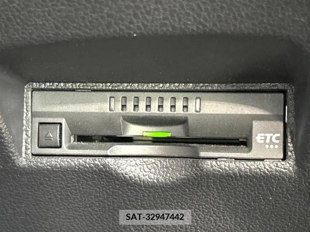 Toyota PRIUS 2017-08 282134-4