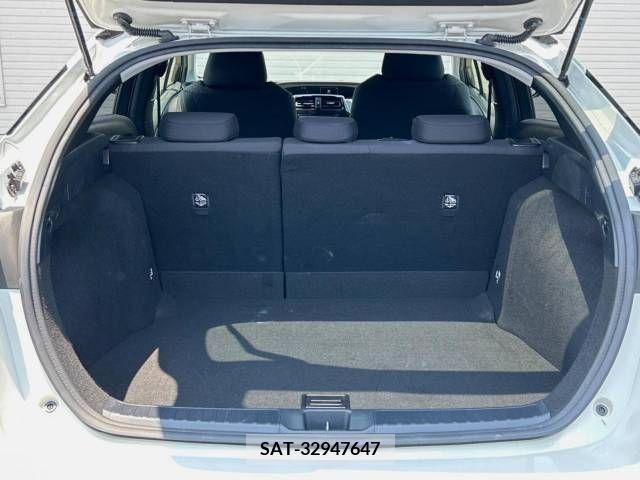 Toyota PRIUS 2016-11 322268-12