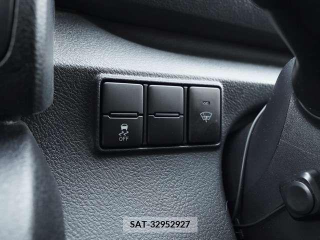 Toyota SIENTA 2018-02 285103-11
