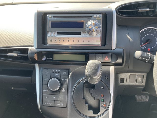 Toyota WISH 2011-06 9678-8