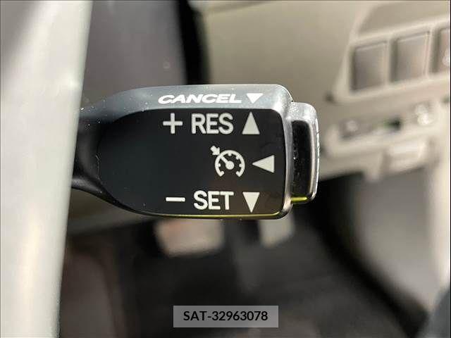 Toyota PRIUS ALPHA 2013-12 282502-4