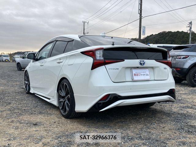 Toyota PRIUS 2019-10 215217-4