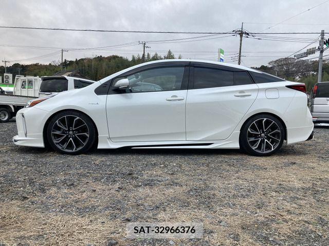 Toyota PRIUS 2019-10 215217-3