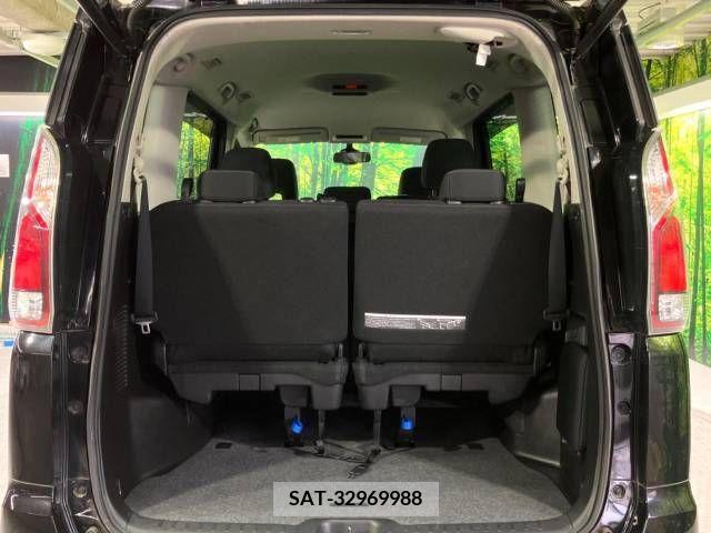 Toyota NOAH 2023-04 207582-10