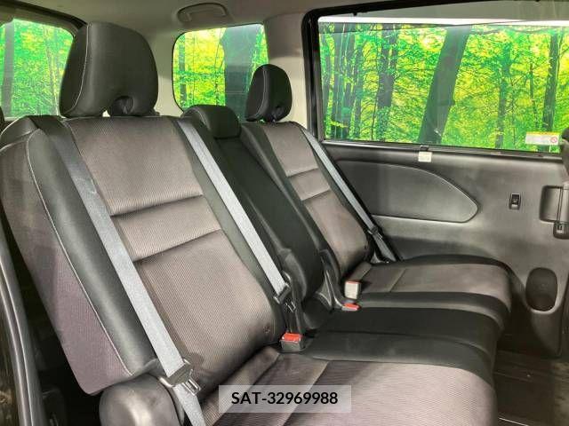 Toyota NOAH 2023-04 207582-9