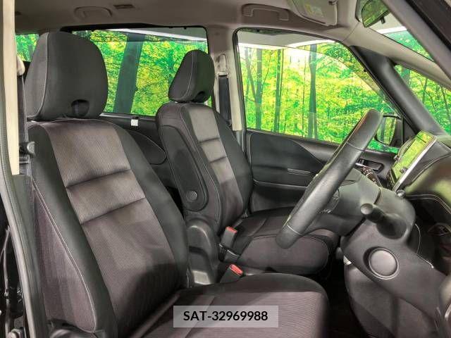 Toyota NOAH 2023-04 207582-8