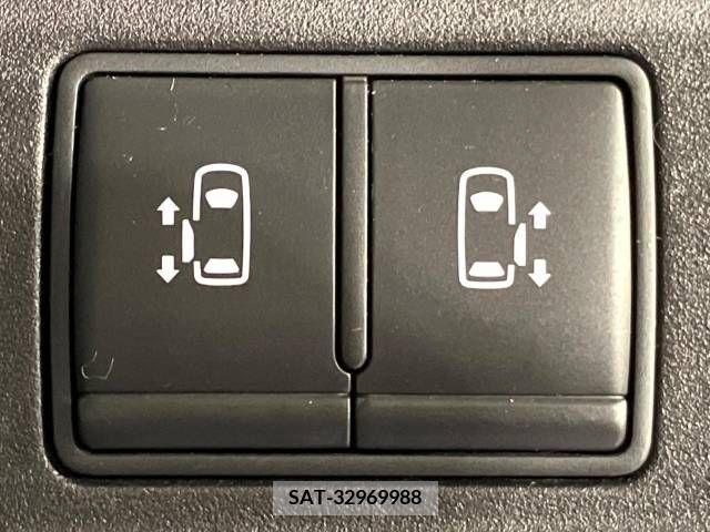 Toyota NOAH 2023-04 207582-5