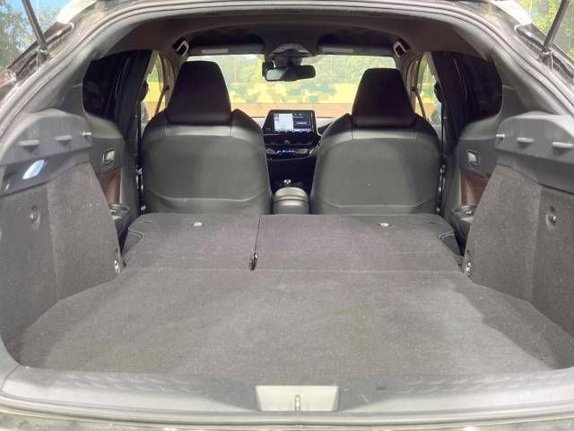 Toyota C-HR 2018-02 182379-12