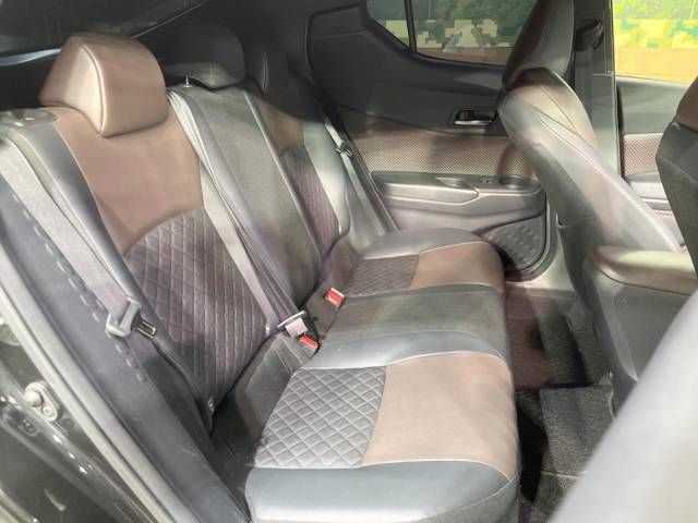 Toyota C-HR 2018-02 182379-11