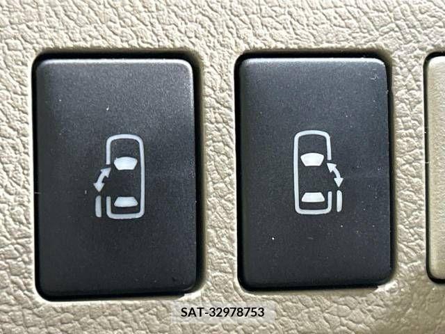 Toyota NOAH 2011-11 321344-5