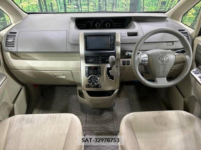Toyota NOAH 2011-11 321344-1