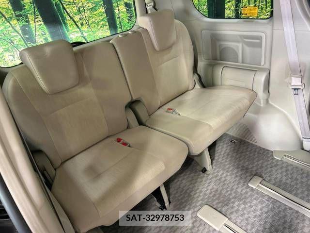 Toyota NOAH 2011-11 321344-11
