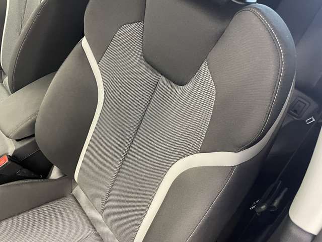 Audi Q2 2018-12 11396-19