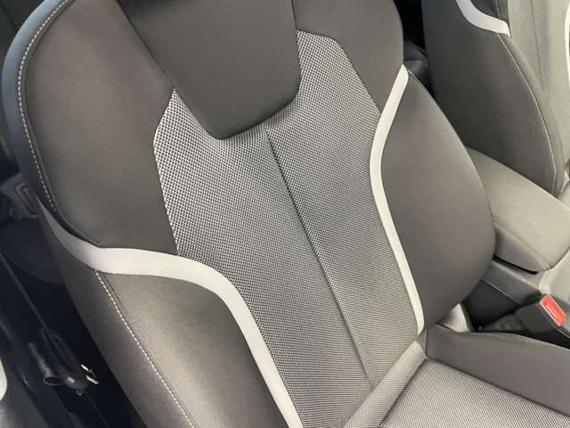 Audi Q2 2018-12 11396-13
