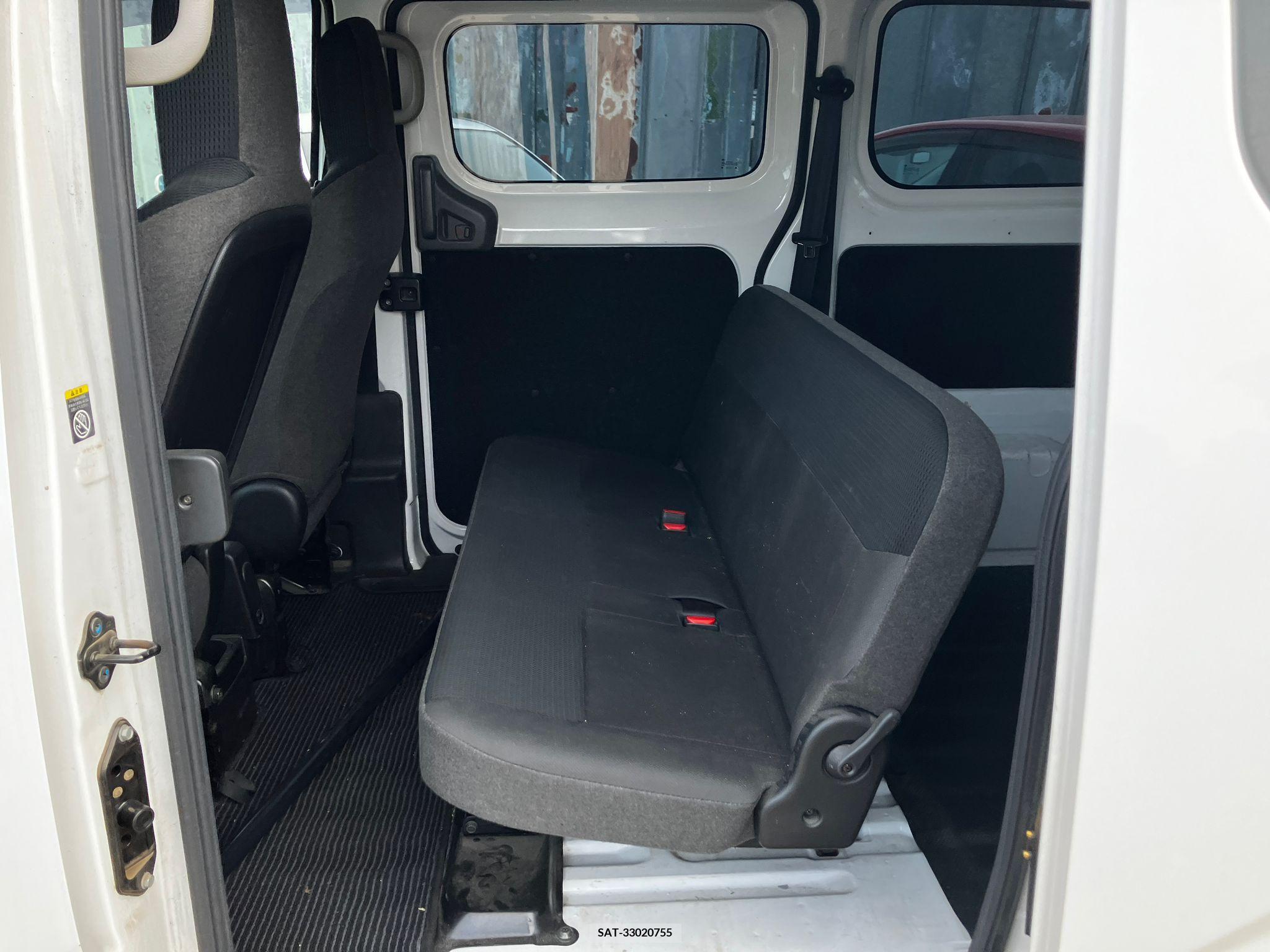 Nissan E-NV200 VAN 2019-03 258244-11