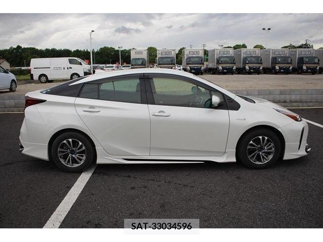 Toyota PRIUS 2019-01 283073-10