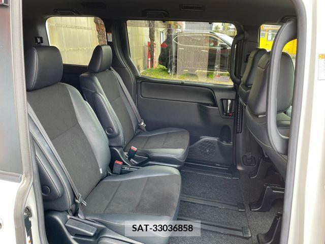 Toyota NOAH 2018-02 201488-8