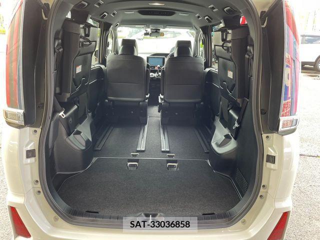 Toyota NOAH 2018-02 201488-9