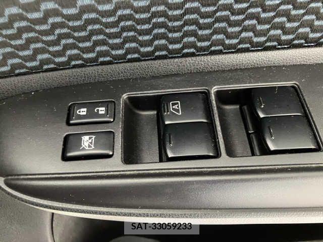 Nissan NOTE 2012-10 302285-6