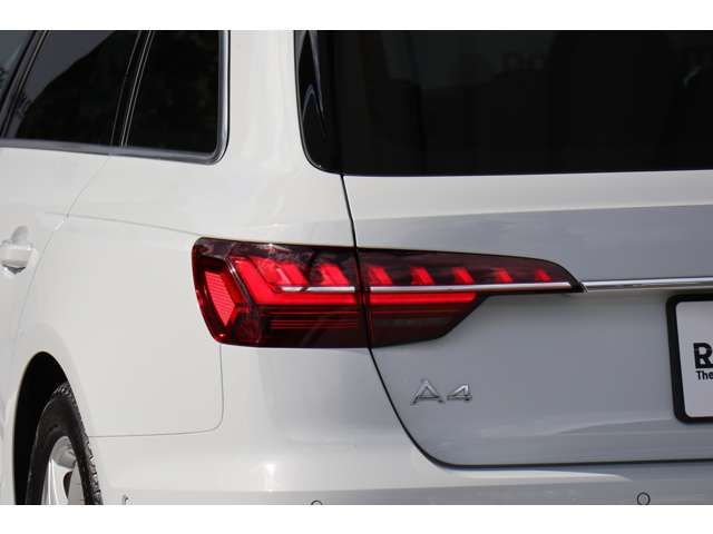 Audi A4 2022-05 180600-6