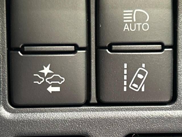 Toyota VOXY 2018-11 188348-6