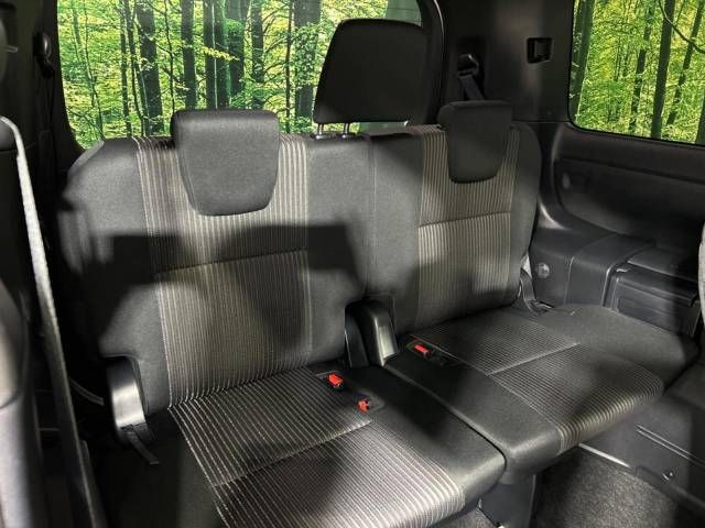 Toyota VOXY 2018-11 188348-9