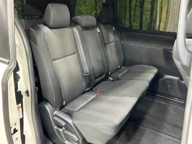 Toyota VOXY 2018-11 188348-8
