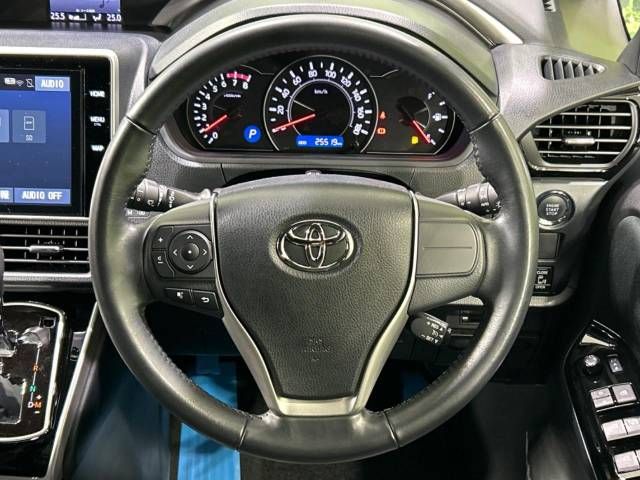 Toyota VOXY 2018-11 188348-11