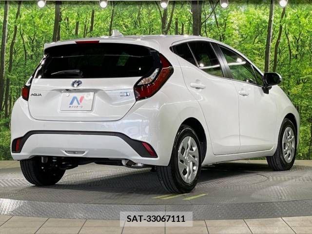 Toyota AQUA 2023-06 389312-17