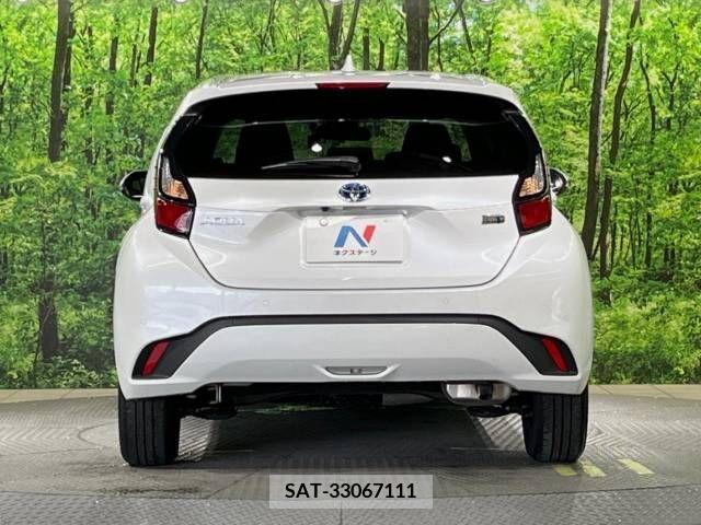 Toyota AQUA 2023-06 389312-15