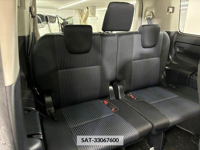 Toyota VOXY 2016-01 370338-6