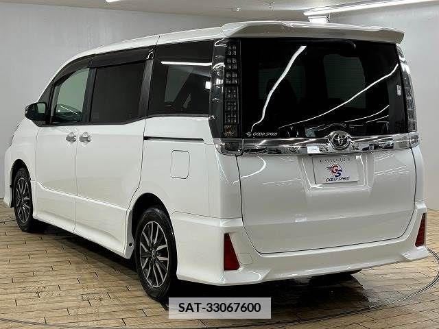 Toyota VOXY 2016-01 370338-16