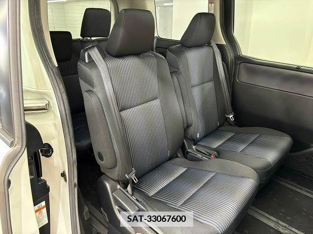 Toyota VOXY 2016-01 370338-5