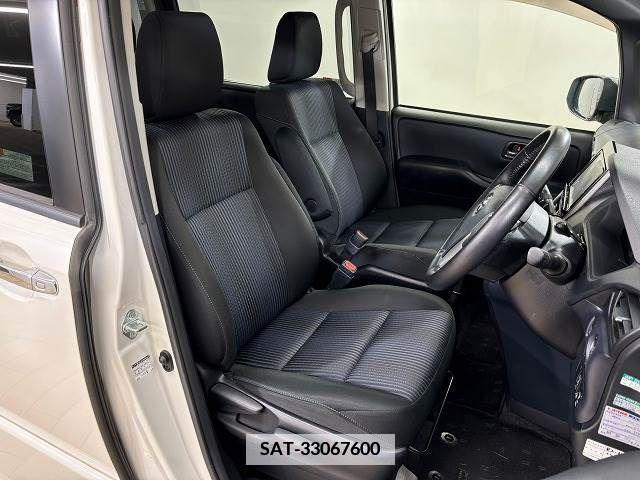 Toyota VOXY 2016-01 370338-4