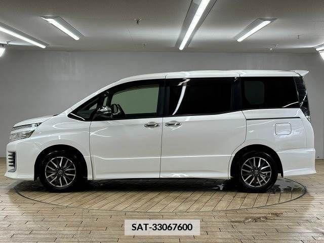 Toyota VOXY 2016-01 370338-14
