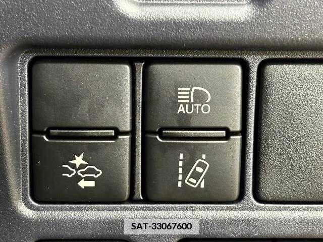 Toyota VOXY 2016-01 370338-11