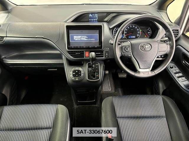 Toyota VOXY 2016-01 370338-1