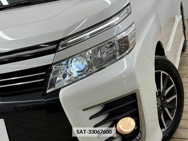 Toyota VOXY 2016-01 370338-19