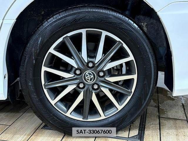 Toyota VOXY 2016-01 370338-18