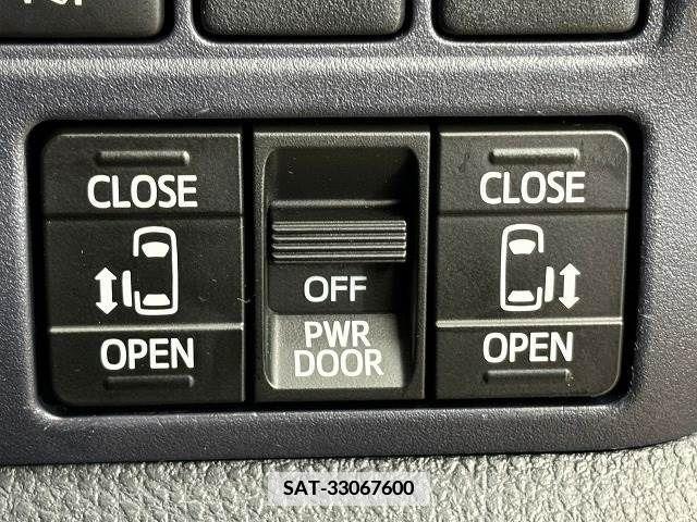 Toyota VOXY 2016-01 370338-7