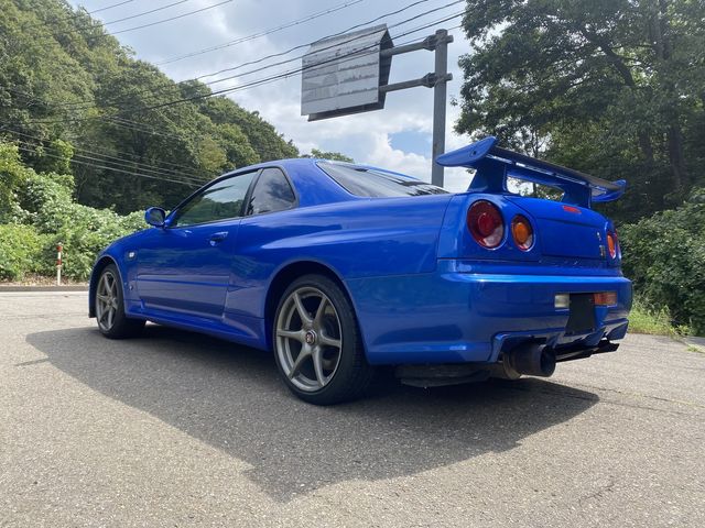 Nissan SKYLINE GT-R 2001-05 181486-11