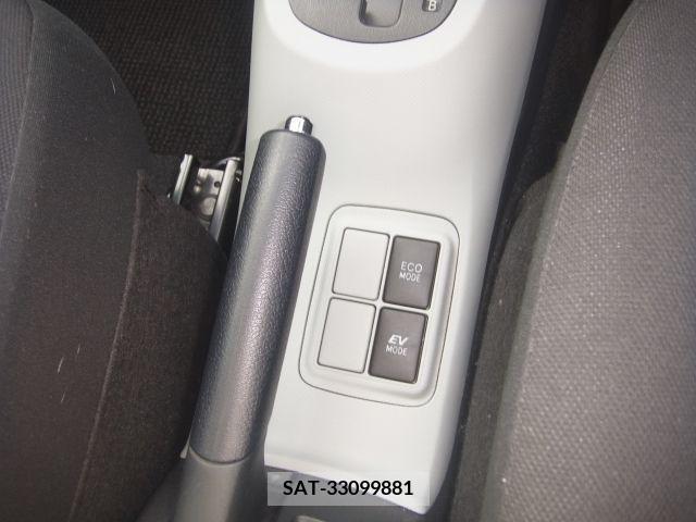 Toyota AQUA 2013-06 260283-18
