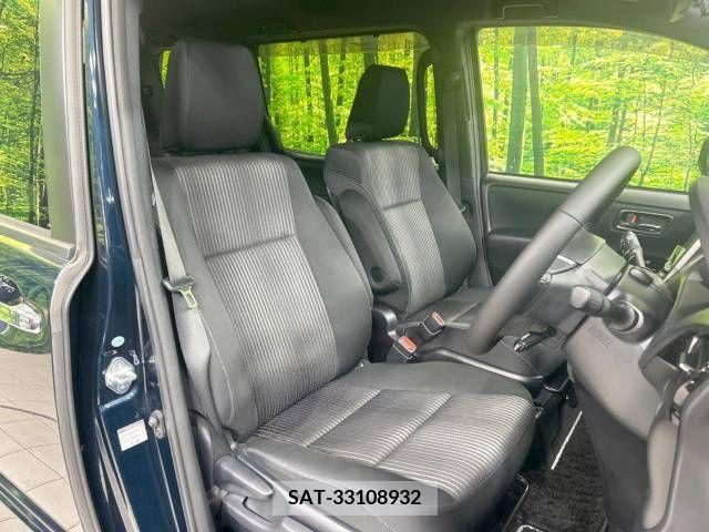 Toyota VOXY 2018-01 370288-8