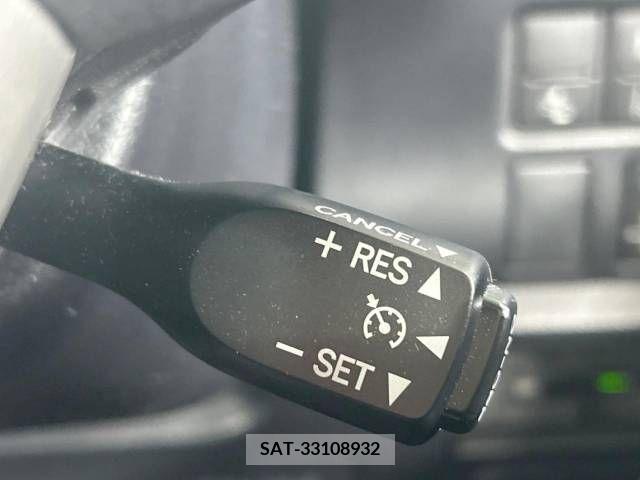 Toyota VOXY 2018-01 370288-7