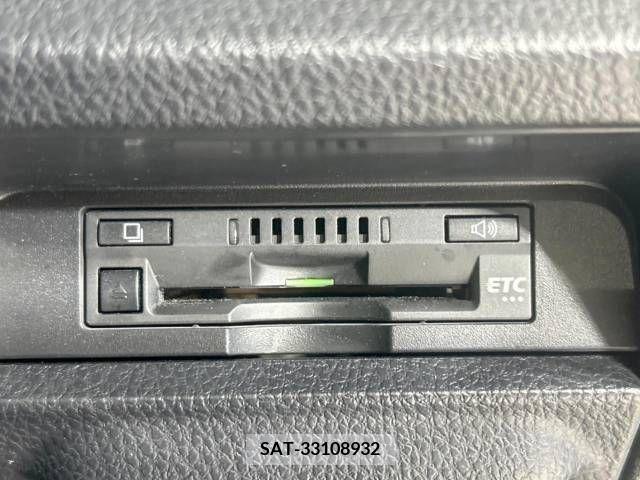 Toyota VOXY 2018-01 370288-6