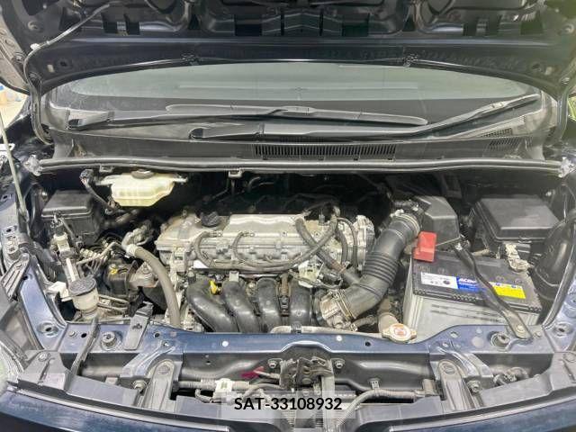 Toyota VOXY 2018-01 370288-19