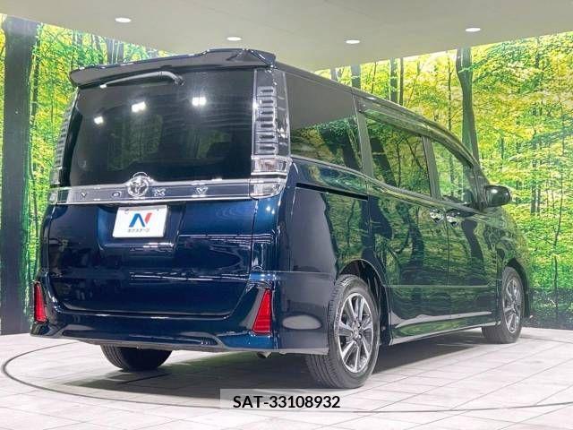 Toyota VOXY 2018-01 370288-18